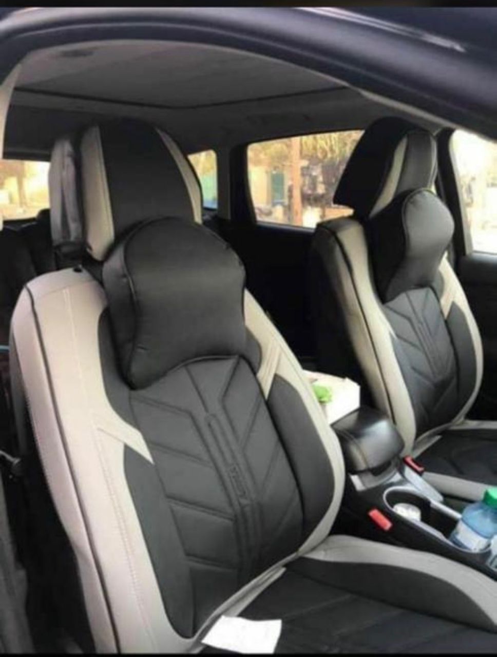 Housse de Siège Auto Semi-Cuir – Noir & Beige, Design Sport Motif V, Appuie-Tête Inclus