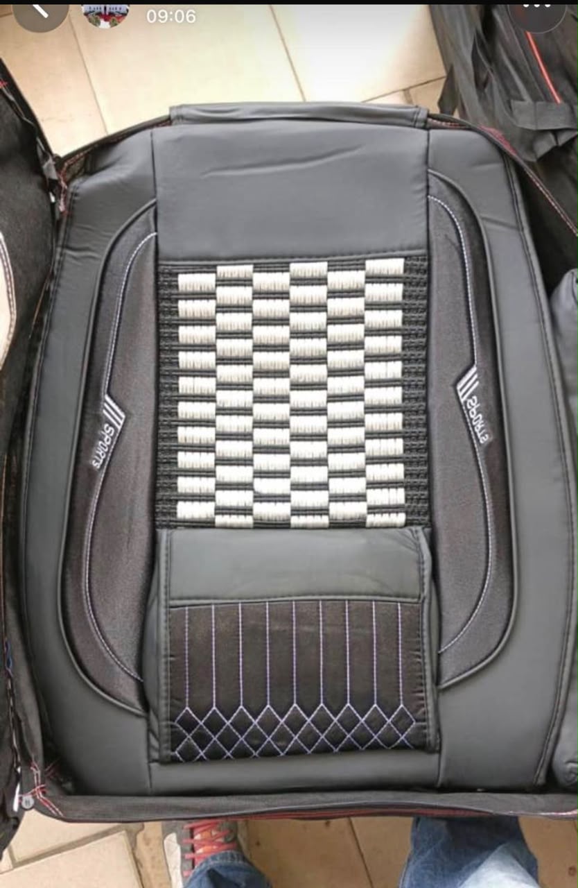 Housse de Siège Auto Semi-Cuir Noir – Insert Bambou Damier Blanc/Noir, Logos Sports Brodés, Universel