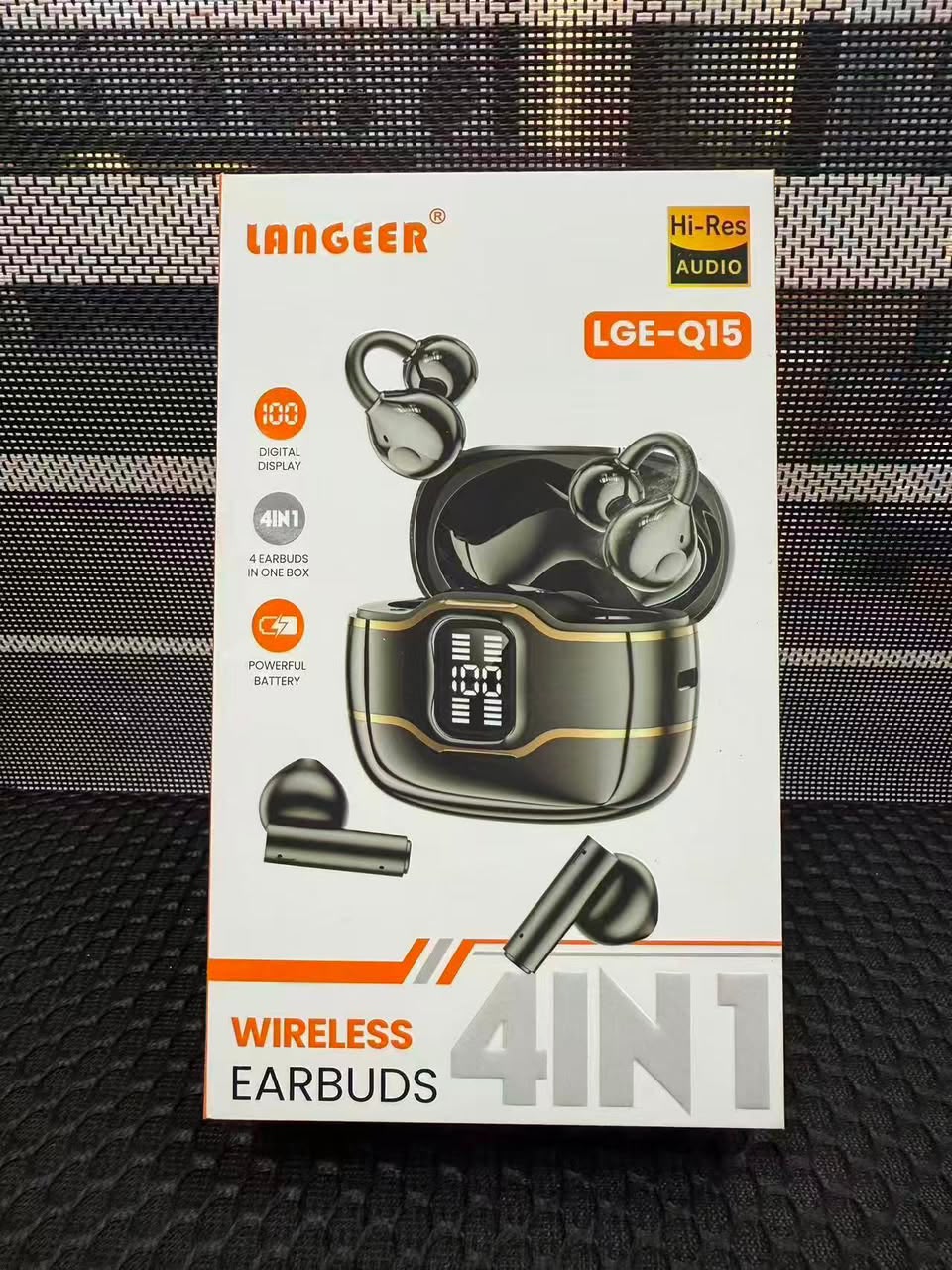 LANGEER LGE-Q15 Wireless Earbuds 4 IN 1 Hi-Res Audio – boîtier noir liseré doré avec digital display LED