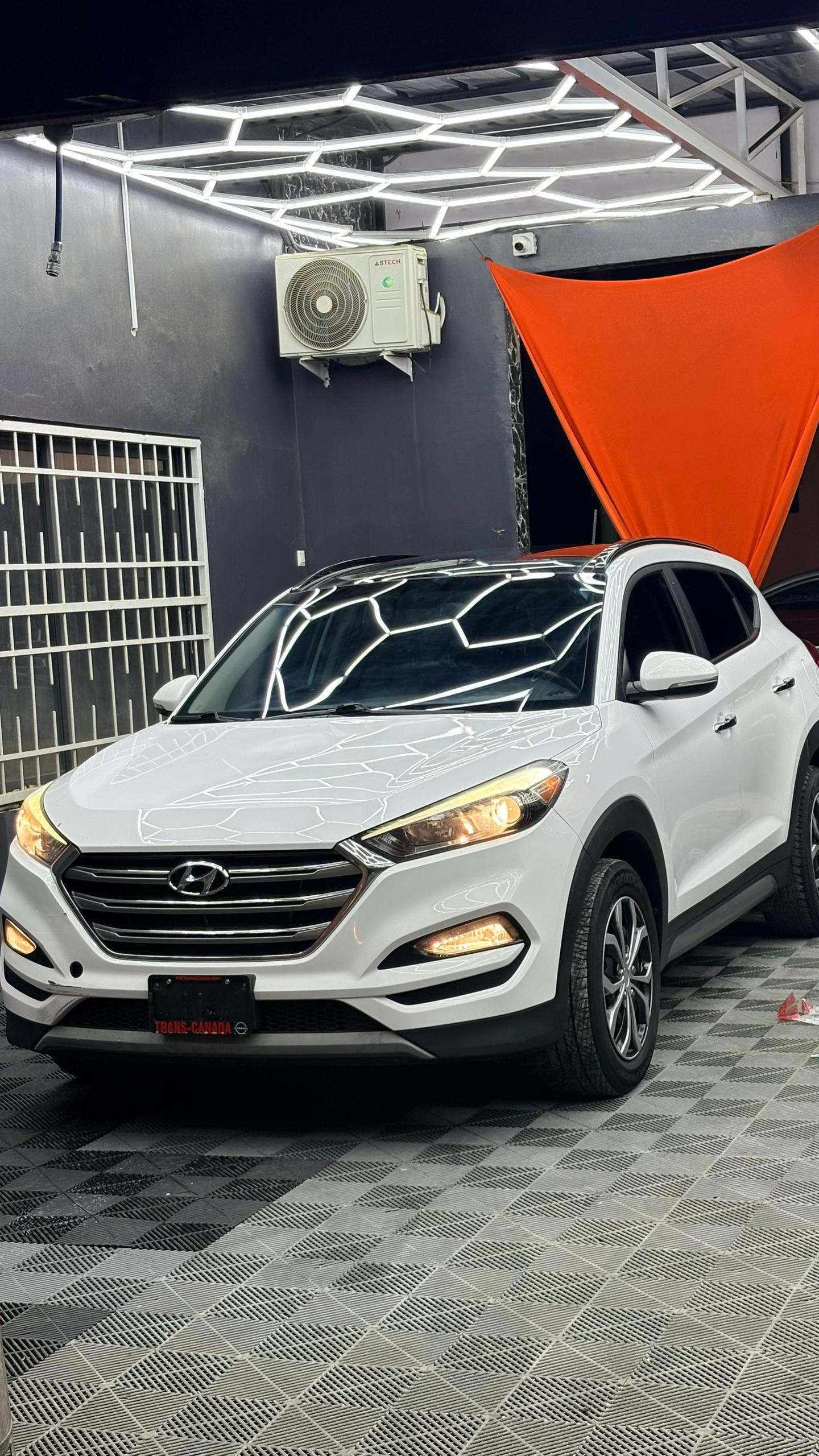 Hyundai Tucson 2018 – Essence Automatique 4x4, Intérieur Cuir, Double Toit Panoramique, Full Options