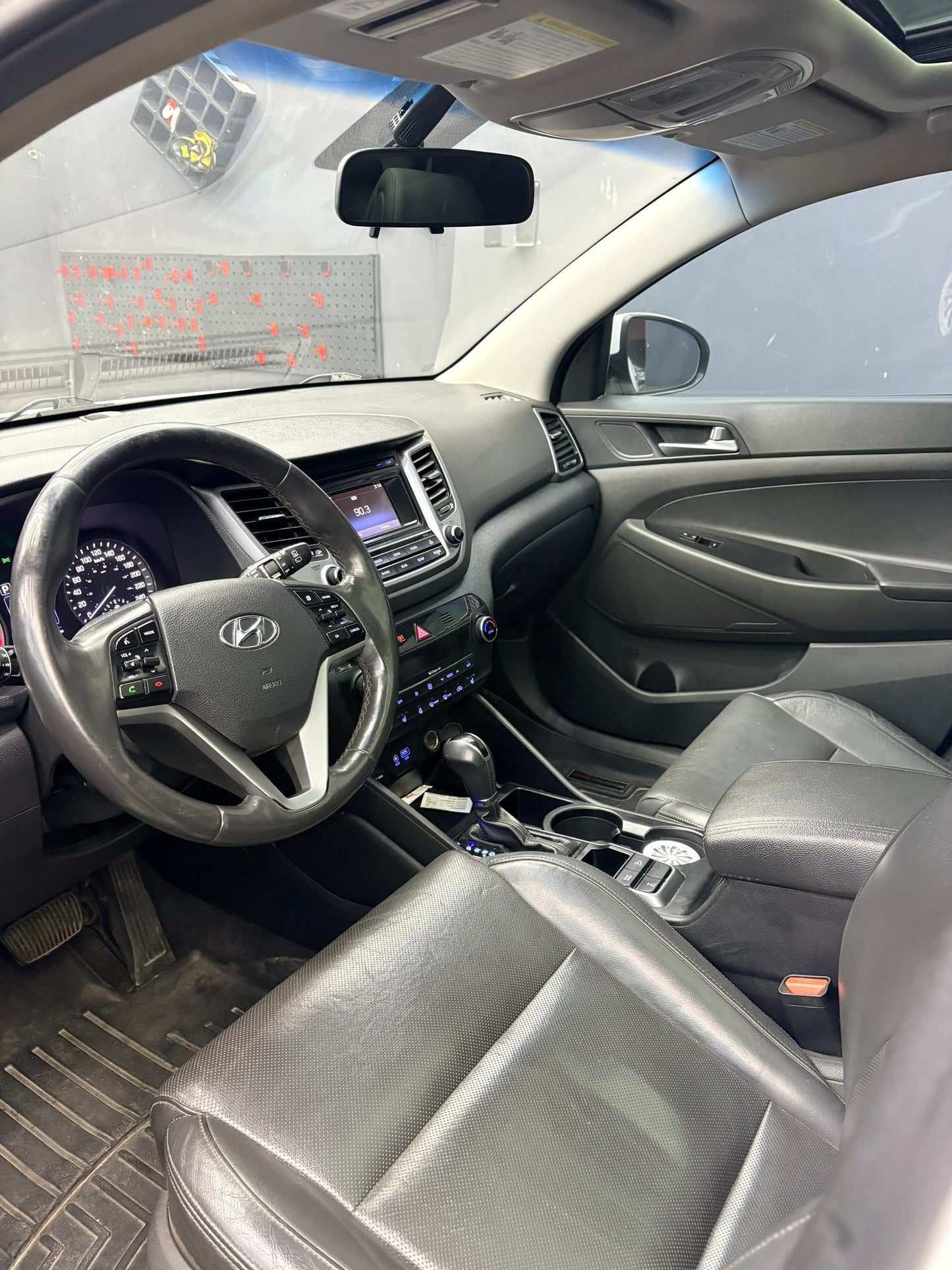 Hyundai Tucson 2018 – Essence Automatique 4x4, Intérieur Cuir, Double Toit Panoramique, Full Options