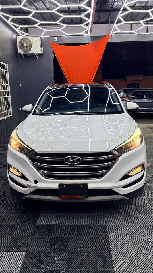 Hyundai Tucson 2018 – Essence Automatique 4x4, Intérieur Cuir, Double Toit Panoramique, Full Options