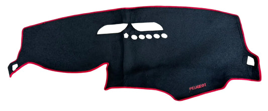 Tapis Tableau de Bord Peugeot 308 (2014-2020) – Velours Noir Liséré Rouge Anti-Reflets