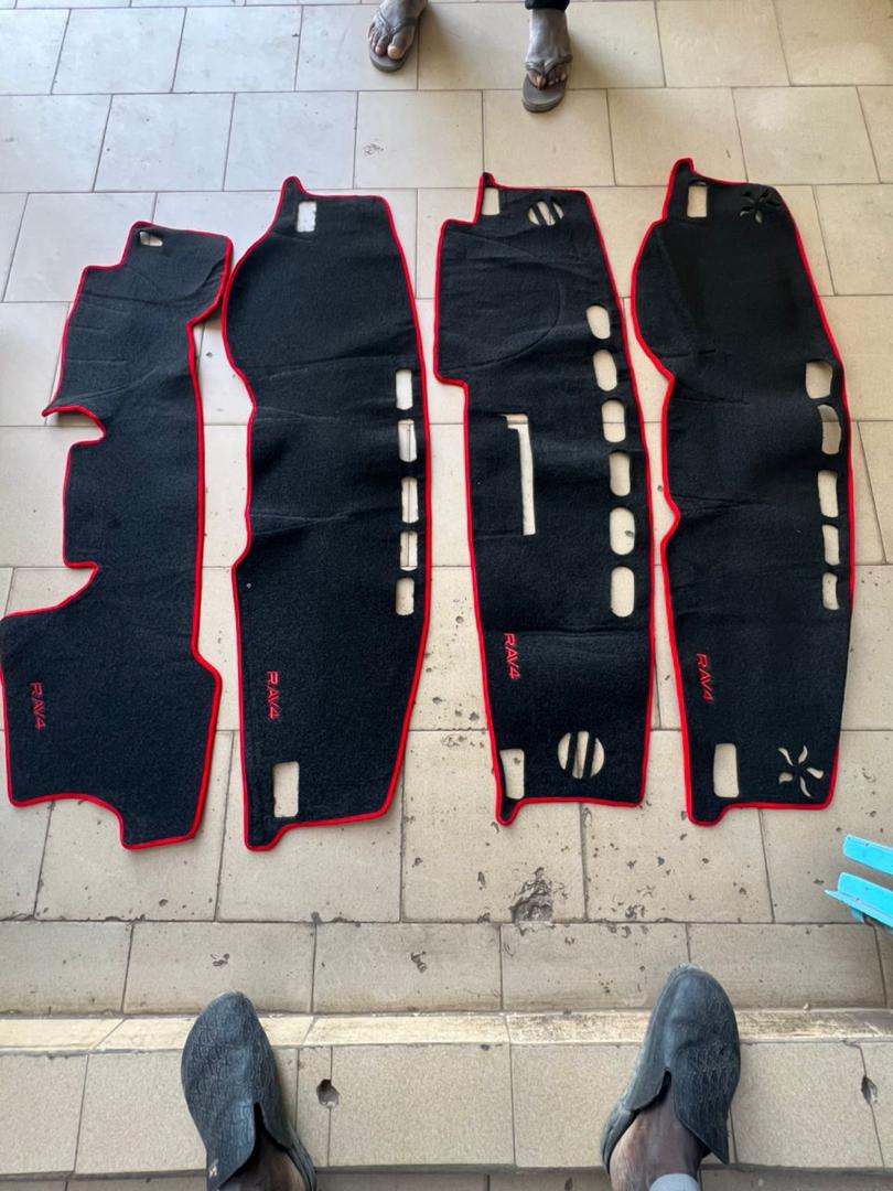 Tapis de protection tableau de bord – Toyota RAV4 (Spécial Anti-Chaleur)