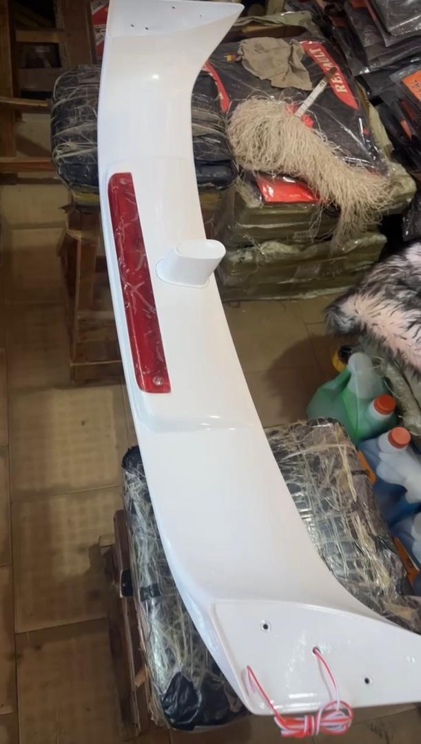 Aileron arrière (Becquet) – Mercedes-Benz (Style Sport / AMG)