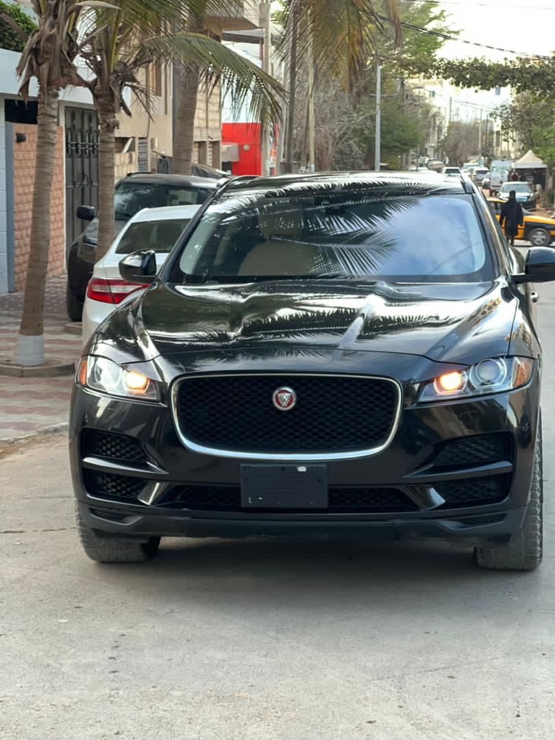 Jaguar F-PACE 2018 – Essence Automatique 4x4, Intérieur Cuir, Toit Panoramique, Full Options, Dédouanné