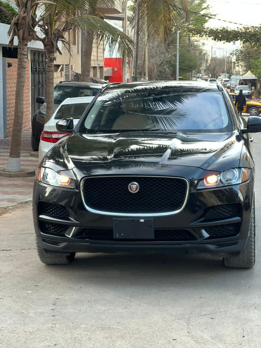 Jaguar F-PACE 2018 – Essence Automatique 4x4, Intérieur Cuir, Toit Panoramique, Full Options, Dédouanné