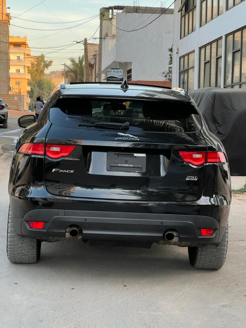 Jaguar F-PACE 2018 – Essence Automatique 4x4, Intérieur Cuir, Toit Panoramique, Full Options, Dédouanné