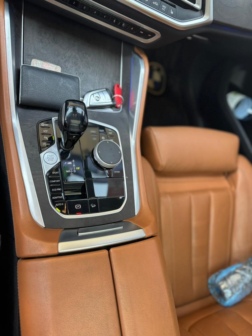 BMW X6 M50i Sport 2022 – Essence Automatique 6 Cylindres Turbo, Cuir Marron, Caméra 360°, Full Options
