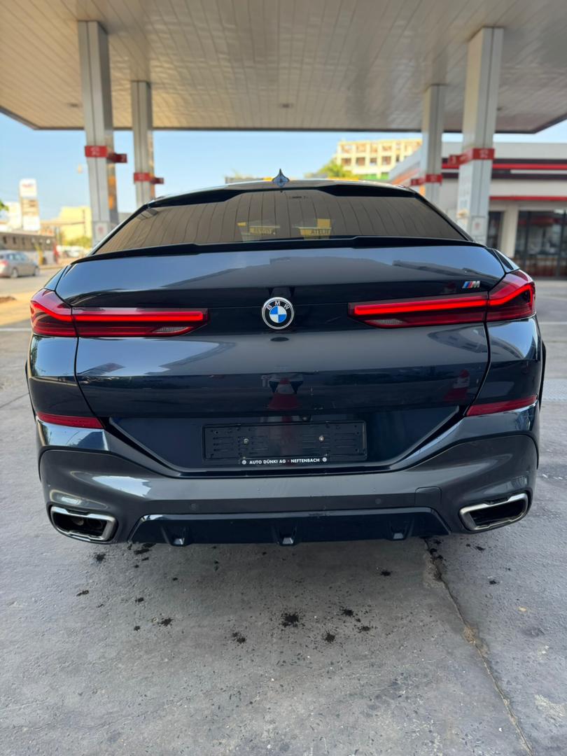 BMW X6 M50i Sport 2022 – Essence Automatique 6 Cylindres Turbo, Cuir Marron, Caméra 360°, Full Options