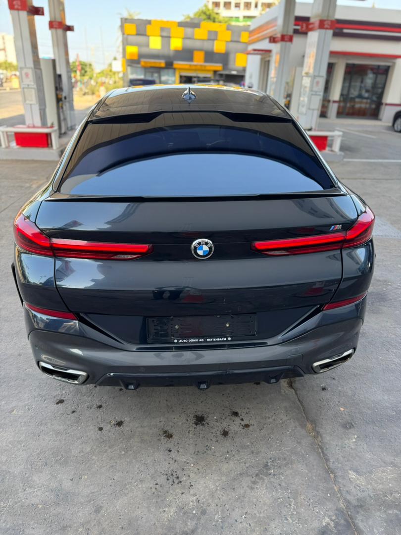 BMW X6 M50i Sport 2022 – Essence Automatique 6 Cylindres Turbo, Cuir Marron, Caméra 360°, Full Options