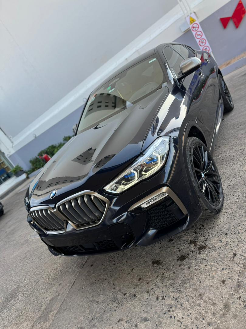 BMW X6 M50i Sport 2022 – Essence Automatique 6 Cylindres Turbo, Cuir Marron, Caméra 360°, Full Options