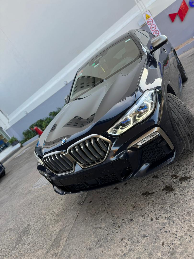 BMW X6 M50i Sport 2022 – Essence Automatique 6 Cylindres Turbo, Cuir Marron, Caméra 360°, Full Options
