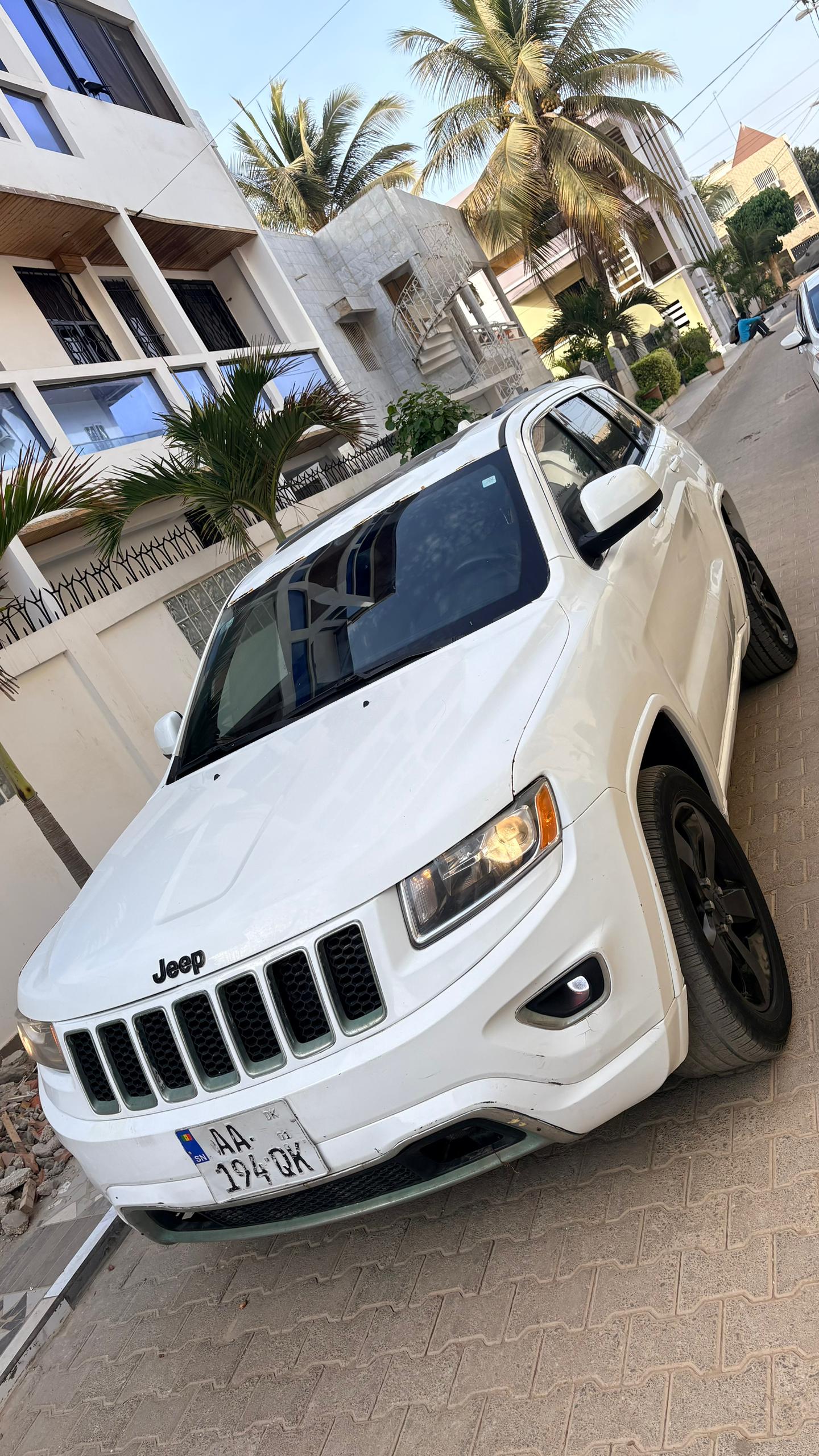 Jeep Grand Cherokee Limited 2016 – Essence Automatique 4x4, Intérieur Cuir, Double Toit Panoramique, Full Options