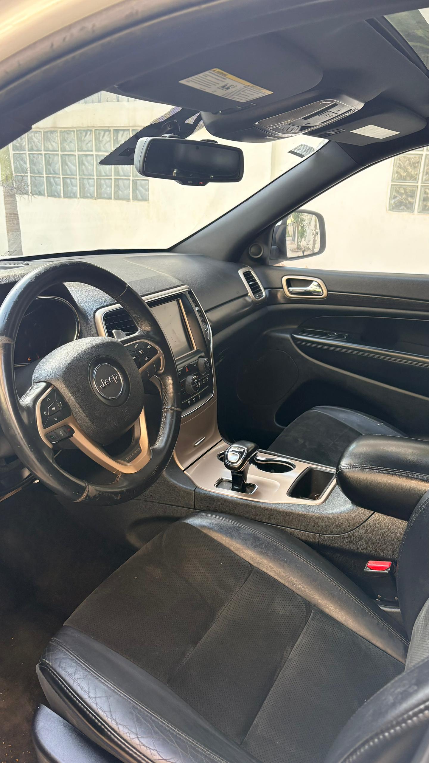 Jeep Grand Cherokee Limited 2016 – Essence Automatique 4x4, Intérieur Cuir, Double Toit Panoramique, Full Options