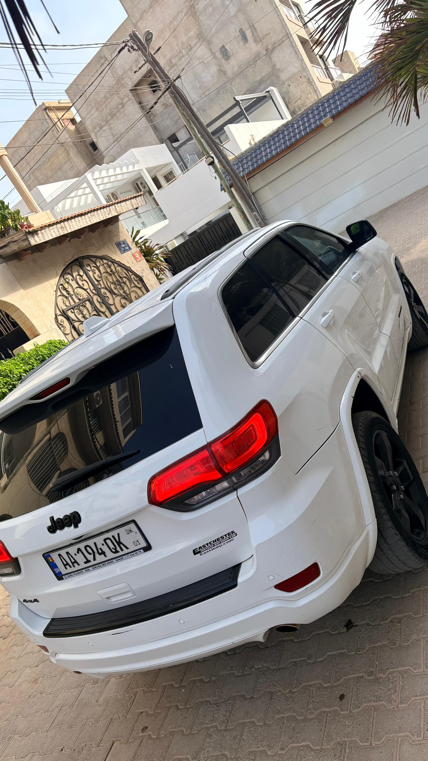 Jeep Grand Cherokee Limited 2016 – Essence Automatique 4x4, Intérieur Cuir, Double Toit Panoramique, Full Options