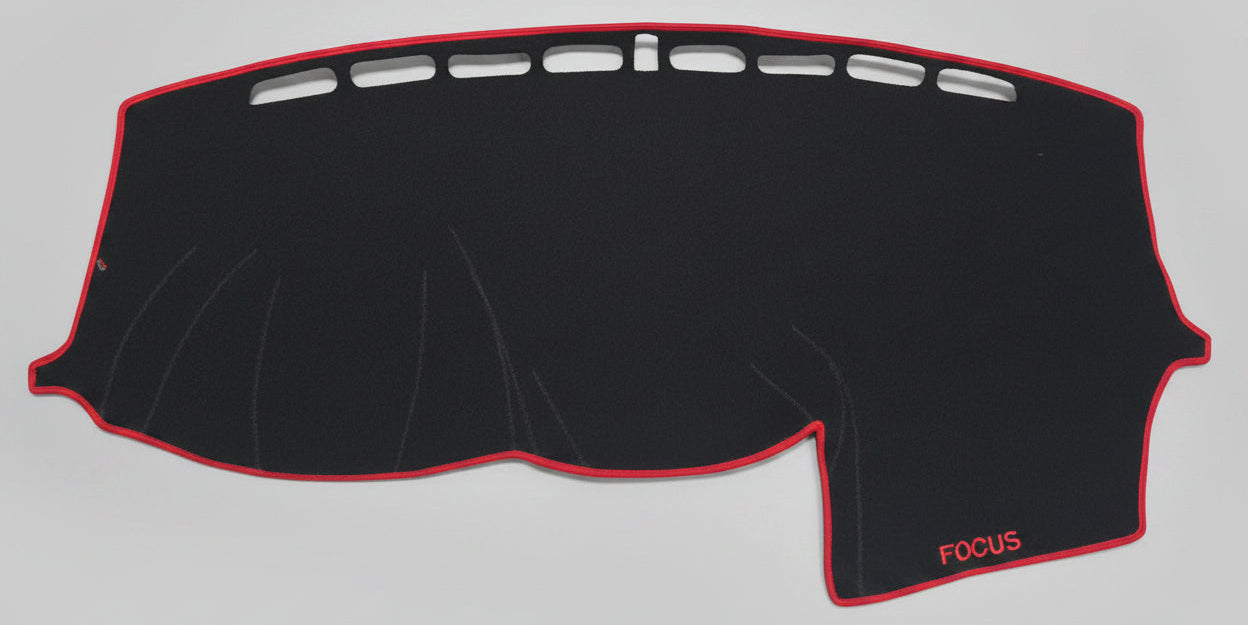 Tapis de Tableau de Bord Ford Focus 2013 – Velours Noir, Liseré Rouge, Sur-Mesure, Anti-UV