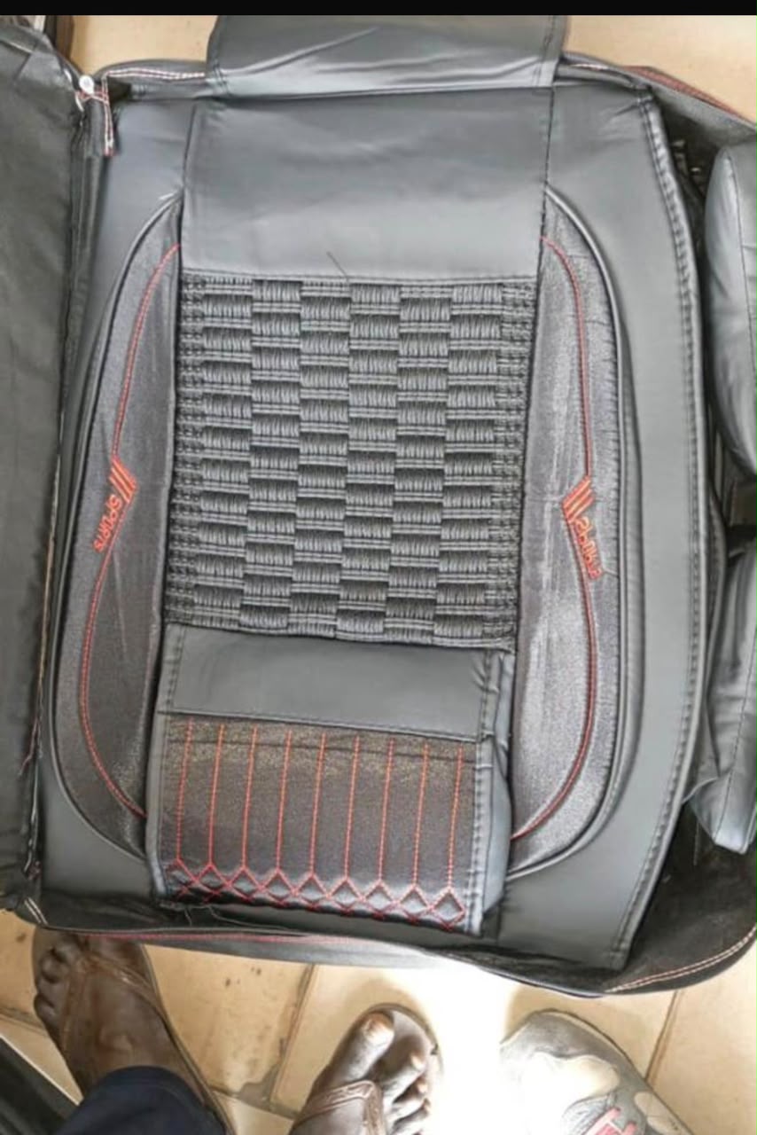 Housse de Siège Auto Semi-Cuir Noir – Insert Tressé Ventilé, Coutures Orange Sport, Logos Brodés, Universel
